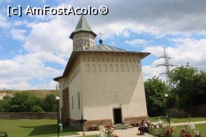 [P04] Mănăstirea Teodoreni, Biserica înconjurată de ziduri, Intrarea în Pridvor » foto by mprofeanu
 - 
<span class="allrVoted glyphicon glyphicon-heart hidden" id="av1314138"></span>
<a class="m-l-10 hidden" id="sv1314138" onclick="voting_Foto_DelVot(,1314138,24390)" role="button">șterge vot <span class="glyphicon glyphicon-remove"></span></a>
<a id="v91314138" class=" c-red"  onclick="voting_Foto_SetVot(1314138)" role="button"><span class="glyphicon glyphicon-heart-empty"></span> <b>LIKE</b> = Votează poza</a> <img class="hidden"  id="f1314138W9" src="/imagini/loader.gif" border="0" /><span class="AjErrMes hidden" id="e1314138ErM"></span>