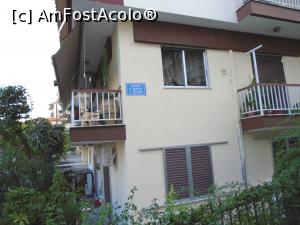 [P27] În capătul opus față de blocul nostru avem dovada că strada se numește într-adevăr Zevgou.  » foto by Carmen Ion
 - 
<span class="allrVoted glyphicon glyphicon-heart hidden" id="av1015392"></span>
<a class="m-l-10 hidden" id="sv1015392" onclick="voting_Foto_DelVot(,1015392,24397)" role="button">șterge vot <span class="glyphicon glyphicon-remove"></span></a>
<a id="v91015392" class=" c-red"  onclick="voting_Foto_SetVot(1015392)" role="button"><span class="glyphicon glyphicon-heart-empty"></span> <b>LIKE</b> = Votează poza</a> <img class="hidden"  id="f1015392W9" src="/imagini/loader.gif" border="0" /><span class="AjErrMes hidden" id="e1015392ErM"></span>