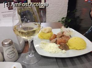 [P06] tochitura de porc si un pahar de vin alb » foto by MICAGEO
 - 
<span class="allrVoted glyphicon glyphicon-heart hidden" id="av1015690"></span>
<a class="m-l-10 hidden" id="sv1015690" onclick="voting_Foto_DelVot(,1015690,24401)" role="button">șterge vot <span class="glyphicon glyphicon-remove"></span></a>
<a id="v91015690" class=" c-red"  onclick="voting_Foto_SetVot(1015690)" role="button"><span class="glyphicon glyphicon-heart-empty"></span> <b>LIKE</b> = Votează poza</a> <img class="hidden"  id="f1015690W9" src="/imagini/loader.gif" border="0" /><span class="AjErrMes hidden" id="e1015690ErM"></span>