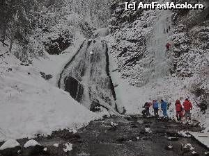 [P04] Cascada Valul Miresei, in dreapta se observa pe peretele de gheata, un catarator » foto by claudiu 71
 - 
<span class="allrVoted glyphicon glyphicon-heart hidden" id="av592607"></span>
<a class="m-l-10 hidden" id="sv592607" onclick="voting_Foto_DelVot(,592607,24402)" role="button">șterge vot <span class="glyphicon glyphicon-remove"></span></a>
<a id="v9592607" class=" c-red"  onclick="voting_Foto_SetVot(592607)" role="button"><span class="glyphicon glyphicon-heart-empty"></span> <b>LIKE</b> = Votează poza</a> <img class="hidden"  id="f592607W9" src="/imagini/loader.gif" border="0" /><span class="AjErrMes hidden" id="e592607ErM"></span>