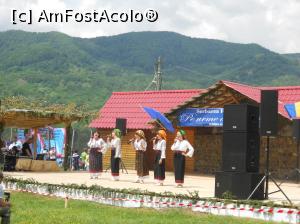 [P09] Un grup folcloric de 5 surori din Basarabia » foto by olteanul2010
 - 
<span class="allrVoted glyphicon glyphicon-heart hidden" id="av981339"></span>
<a class="m-l-10 hidden" id="sv981339" onclick="voting_Foto_DelVot(,981339,24406)" role="button">șterge vot <span class="glyphicon glyphicon-remove"></span></a>
<a id="v9981339" class=" c-red"  onclick="voting_Foto_SetVot(981339)" role="button"><span class="glyphicon glyphicon-heart-empty"></span> <b>LIKE</b> = Votează poza</a> <img class="hidden"  id="f981339W9" src="/imagini/loader.gif" border="0" /><span class="AjErrMes hidden" id="e981339ErM"></span>