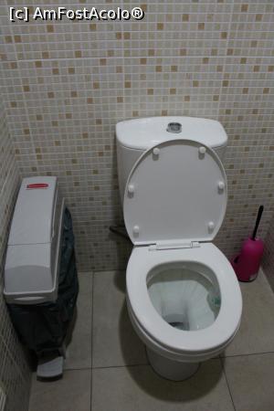 [P22] Ponta Delgada, Casa Do Bife O Galego, Toaleta foarte curată și îngrijită » foto by mprofeanu
 - 
<span class="allrVoted glyphicon glyphicon-heart hidden" id="av1017773"></span>
<a class="m-l-10 hidden" id="sv1017773" onclick="voting_Foto_DelVot(,1017773,24421)" role="button">șterge vot <span class="glyphicon glyphicon-remove"></span></a>
<a id="v91017773" class=" c-red"  onclick="voting_Foto_SetVot(1017773)" role="button"><span class="glyphicon glyphicon-heart-empty"></span> <b>LIKE</b> = Votează poza</a> <img class="hidden"  id="f1017773W9" src="/imagini/loader.gif" border="0" /><span class="AjErrMes hidden" id="e1017773ErM"></span>