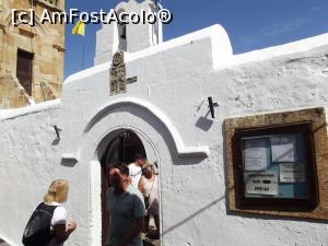 [P12] Intrarea în biserica Panagia, Lindos » foto by irinad
 - 
<span class="allrVoted glyphicon glyphicon-heart hidden" id="av1057093"></span>
<a class="m-l-10 hidden" id="sv1057093" onclick="voting_Foto_DelVot(,1057093,24422)" role="button">șterge vot <span class="glyphicon glyphicon-remove"></span></a>
<a id="v91057093" class=" c-red"  onclick="voting_Foto_SetVot(1057093)" role="button"><span class="glyphicon glyphicon-heart-empty"></span> <b>LIKE</b> = Votează poza</a> <img class="hidden"  id="f1057093W9" src="/imagini/loader.gif" border="0" /><span class="AjErrMes hidden" id="e1057093ErM"></span>