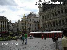 [P05] În stânga fotografiei se vede o parte din Maison des Ducs de Brabant şi, alături de ea, Alsemberg. La dreapta fotografiei, parţial, se vede L'Hôtel de Ville. 
Între acestea, adică între Rue Charles Buls şi Rue des Chapeliers, de la stânga la dreapta, se văd:
Le Mont Thabor, La Rose, L'Arbre d'or (Muzeul berăriei), pe al cărei acoperiş se află statuia ecvestră a lui Charles-Alexandre de Lorraine, Le Cygne şi, mai mică, L'Étoile. » foto by Costi
 - 
<span class="allrVoted glyphicon glyphicon-heart hidden" id="av25298"></span>
<a class="m-l-10 hidden" id="sv25298" onclick="voting_Foto_DelVot(,25298,24454)" role="button">șterge vot <span class="glyphicon glyphicon-remove"></span></a>
<a id="v925298" class=" c-red"  onclick="voting_Foto_SetVot(25298)" role="button"><span class="glyphicon glyphicon-heart-empty"></span> <b>LIKE</b> = Votează poza</a> <img class="hidden"  id="f25298W9" src="/imagini/loader.gif" border="0" /><span class="AjErrMes hidden" id="e25298ErM"></span>