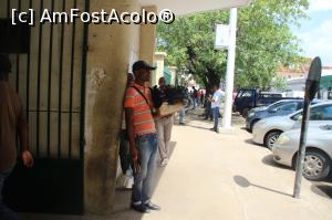[P13] Vânzătorii ambulanți din fața Pieței Centrale.  » foto by glcitizen
 - 
<span class="allrVoted glyphicon glyphicon-heart hidden" id="av1022082"></span>
<a class="m-l-10 hidden" id="sv1022082" onclick="voting_Foto_DelVot(,1022082,24456)" role="button">șterge vot <span class="glyphicon glyphicon-remove"></span></a>
<a id="v91022082" class=" c-red"  onclick="voting_Foto_SetVot(1022082)" role="button"><span class="glyphicon glyphicon-heart-empty"></span> <b>LIKE</b> = Votează poza</a> <img class="hidden"  id="f1022082W9" src="/imagini/loader.gif" border="0" /><span class="AjErrMes hidden" id="e1022082ErM"></span>