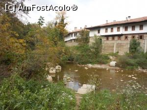 [P26] Mănăstirea Kilifarevo - Corpul de chilii văzut de pe malul drept al râului.  » foto by iulianic
 - 
<span class="allrVoted glyphicon glyphicon-heart hidden" id="av1025108"></span>
<a class="m-l-10 hidden" id="sv1025108" onclick="voting_Foto_DelVot(,1025108,24473)" role="button">șterge vot <span class="glyphicon glyphicon-remove"></span></a>
<a id="v91025108" class=" c-red"  onclick="voting_Foto_SetVot(1025108)" role="button"><span class="glyphicon glyphicon-heart-empty"></span> <b>LIKE</b> = Votează poza</a> <img class="hidden"  id="f1025108W9" src="/imagini/loader.gif" border="0" /><span class="AjErrMes hidden" id="e1025108ErM"></span>