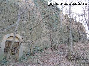 [P03] Ruinele fortificatiei de pe malul opus al raului Belitza fata de Manastirea Kilifarevo » foto by valyionsc
 - 
<span class="allrVoted glyphicon glyphicon-heart hidden" id="av496422"></span>
<a class="m-l-10 hidden" id="sv496422" onclick="voting_Foto_DelVot(,496422,24473)" role="button">șterge vot <span class="glyphicon glyphicon-remove"></span></a>
<a id="v9496422" class=" c-red"  onclick="voting_Foto_SetVot(496422)" role="button"><span class="glyphicon glyphicon-heart-empty"></span> <b>LIKE</b> = Votează poza</a> <img class="hidden"  id="f496422W9" src="/imagini/loader.gif" border="0" /><span class="AjErrMes hidden" id="e496422ErM"></span>