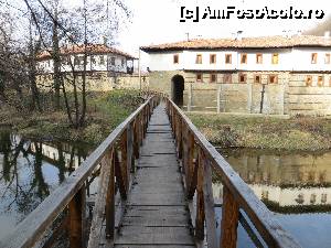 [P09] Mergand pe podul de lemn catre manastire » foto by valyionsc
 - 
<span class="allrVoted glyphicon glyphicon-heart hidden" id="av496433"></span>
<a class="m-l-10 hidden" id="sv496433" onclick="voting_Foto_DelVot(,496433,24473)" role="button">șterge vot <span class="glyphicon glyphicon-remove"></span></a>
<a id="v9496433" class=" c-red"  onclick="voting_Foto_SetVot(496433)" role="button"><span class="glyphicon glyphicon-heart-empty"></span> <b>LIKE</b> = Votează poza</a> <img class="hidden"  id="f496433W9" src="/imagini/loader.gif" border="0" /><span class="AjErrMes hidden" id="e496433ErM"></span>