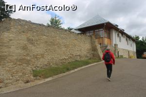 [P01] Mănăstirea Hagigadar, Zidul de la Intrarea de lângă Trapeză » foto by mprofeanu
 - 
<span class="allrVoted glyphicon glyphicon-heart hidden" id="av1312285"></span>
<a class="m-l-10 hidden" id="sv1312285" onclick="voting_Foto_DelVot(,1312285,24488)" role="button">șterge vot <span class="glyphicon glyphicon-remove"></span></a>
<a id="v91312285" class=" c-red"  onclick="voting_Foto_SetVot(1312285)" role="button"><span class="glyphicon glyphicon-heart-empty"></span> <b>LIKE</b> = Votează poza</a> <img class="hidden"  id="f1312285W9" src="/imagini/loader.gif" border="0" /><span class="AjErrMes hidden" id="e1312285ErM"></span>