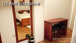 [P13] De prin cameră. Cam singurul mobilier în afară de pat și dulapul de pe colț.  » foto by Aurici
 - 
<span class="allrVoted glyphicon glyphicon-heart hidden" id="av1025824"></span>
<a class="m-l-10 hidden" id="sv1025824" onclick="voting_Foto_DelVot(,1025824,24522)" role="button">șterge vot <span class="glyphicon glyphicon-remove"></span></a>
<a id="v91025824" class=" c-red"  onclick="voting_Foto_SetVot(1025824)" role="button"><span class="glyphicon glyphicon-heart-empty"></span> <b>LIKE</b> = Votează poza</a> <img class="hidden"  id="f1025824W9" src="/imagini/loader.gif" border="0" /><span class="AjErrMes hidden" id="e1025824ErM"></span>
