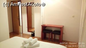 [P14] Cameră simplă la Casa Hodak.  » foto by Aurici
 - 
<span class="allrVoted glyphicon glyphicon-heart hidden" id="av1025826"></span>
<a class="m-l-10 hidden" id="sv1025826" onclick="voting_Foto_DelVot(,1025826,24522)" role="button">șterge vot <span class="glyphicon glyphicon-remove"></span></a>
<a id="v91025826" class=" c-red"  onclick="voting_Foto_SetVot(1025826)" role="button"><span class="glyphicon glyphicon-heart-empty"></span> <b>LIKE</b> = Votează poza</a> <img class="hidden"  id="f1025826W9" src="/imagini/loader.gif" border="0" /><span class="AjErrMes hidden" id="e1025826ErM"></span>