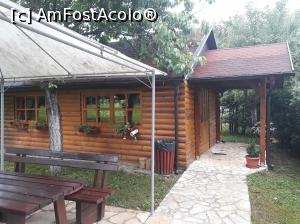[P23] O alee leagă casa de acest pavilion unde am luat micul dejun.  » foto by Aurici
 - 
<span class="allrVoted glyphicon glyphicon-heart hidden" id="av1025842"></span>
<a class="m-l-10 hidden" id="sv1025842" onclick="voting_Foto_DelVot(,1025842,24522)" role="button">șterge vot <span class="glyphicon glyphicon-remove"></span></a>
<a id="v91025842" class=" c-red"  onclick="voting_Foto_SetVot(1025842)" role="button"><span class="glyphicon glyphicon-heart-empty"></span> <b>LIKE</b> = Votează poza</a> <img class="hidden"  id="f1025842W9" src="/imagini/loader.gif" border="0" /><span class="AjErrMes hidden" id="e1025842ErM"></span>
