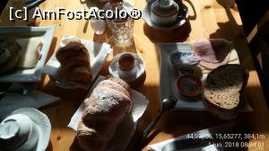 [P26] Croisantele acelea umflate le găseam pe masă și acolo le lăsam. În dreapta este farfuria soțului și în stânga a mea.  » foto by Aurici
 - 
<span class="allrVoted glyphicon glyphicon-heart hidden" id="av1025845"></span>
<a class="m-l-10 hidden" id="sv1025845" onclick="voting_Foto_DelVot(,1025845,24522)" role="button">șterge vot <span class="glyphicon glyphicon-remove"></span></a>
<a id="v91025845" class=" c-red"  onclick="voting_Foto_SetVot(1025845)" role="button"><span class="glyphicon glyphicon-heart-empty"></span> <b>LIKE</b> = Votează poza</a> <img class="hidden"  id="f1025845W9" src="/imagini/loader.gif" border="0" /><span class="AjErrMes hidden" id="e1025845ErM"></span>