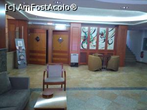 [P07] Elpida City Hotel, Serres - holul de recepție cu liftul » foto by Carmen Ion
 - 
<span class="allrVoted glyphicon glyphicon-heart hidden" id="av1026950"></span>
<a class="m-l-10 hidden" id="sv1026950" onclick="voting_Foto_DelVot(,1026950,24537)" role="button">șterge vot <span class="glyphicon glyphicon-remove"></span></a>
<a id="v91026950" class=" c-red"  onclick="voting_Foto_SetVot(1026950)" role="button"><span class="glyphicon glyphicon-heart-empty"></span> <b>LIKE</b> = Votează poza</a> <img class="hidden"  id="f1026950W9" src="/imagini/loader.gif" border="0" /><span class="AjErrMes hidden" id="e1026950ErM"></span>