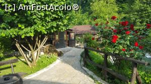 [P12] Restaurantul Petro din Rastoke - pe stânga un mic salon închis.  » foto by Aurici
 - 
<span class="allrVoted glyphicon glyphicon-heart hidden" id="av1027406"></span>
<a class="m-l-10 hidden" id="sv1027406" onclick="voting_Foto_DelVot(,1027406,24542)" role="button">șterge vot <span class="glyphicon glyphicon-remove"></span></a>
<a id="v91027406" class=" c-red"  onclick="voting_Foto_SetVot(1027406)" role="button"><span class="glyphicon glyphicon-heart-empty"></span> <b>LIKE</b> = Votează poza</a> <img class="hidden"  id="f1027406W9" src="/imagini/loader.gif" border="0" /><span class="AjErrMes hidden" id="e1027406ErM"></span>