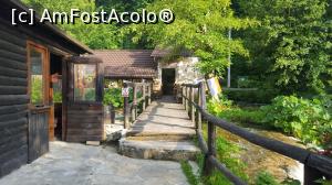 [P14] Restaurantul Petro din Rastoke - în față este bucătăria.  » foto by Aurici
 - 
<span class="allrVoted glyphicon glyphicon-heart hidden" id="av1027408"></span>
<a class="m-l-10 hidden" id="sv1027408" onclick="voting_Foto_DelVot(,1027408,24542)" role="button">șterge vot <span class="glyphicon glyphicon-remove"></span></a>
<a id="v91027408" class=" c-red"  onclick="voting_Foto_SetVot(1027408)" role="button"><span class="glyphicon glyphicon-heart-empty"></span> <b>LIKE</b> = Votează poza</a> <img class="hidden"  id="f1027408W9" src="/imagini/loader.gif" border="0" /><span class="AjErrMes hidden" id="e1027408ErM"></span>