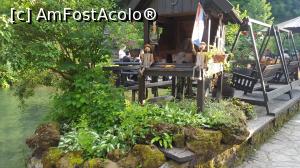 [P15] Restaurantul Petro din Rastoke - curtea plină de decorațiuni și balansoare.  » foto by Aurici
 - 
<span class="allrVoted glyphicon glyphicon-heart hidden" id="av1027409"></span>
<a class="m-l-10 hidden" id="sv1027409" onclick="voting_Foto_DelVot(,1027409,24542)" role="button">șterge vot <span class="glyphicon glyphicon-remove"></span></a>
<a id="v91027409" class=" c-red"  onclick="voting_Foto_SetVot(1027409)" role="button"><span class="glyphicon glyphicon-heart-empty"></span> <b>LIKE</b> = Votează poza</a> <img class="hidden"  id="f1027409W9" src="/imagini/loader.gif" border="0" /><span class="AjErrMes hidden" id="e1027409ErM"></span>