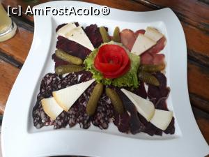 [P30] Restaurantul Petro din Rastoke - platoul vânătoresc pentru două persoane. Foarte bun!  » foto by Aurici
 - 
<span class="allrVoted glyphicon glyphicon-heart hidden" id="av1027424"></span>
<a class="m-l-10 hidden" id="sv1027424" onclick="voting_Foto_DelVot(,1027424,24542)" role="button">șterge vot <span class="glyphicon glyphicon-remove"></span></a>
<a id="v91027424" class=" c-red"  onclick="voting_Foto_SetVot(1027424)" role="button"><span class="glyphicon glyphicon-heart-empty"></span> <b>LIKE</b> = Votează poza</a> <img class="hidden"  id="f1027424W9" src="/imagini/loader.gif" border="0" /><span class="AjErrMes hidden" id="e1027424ErM"></span>