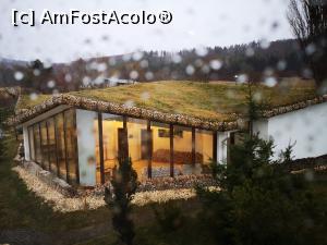 [P08] Zona spa văzută de la fereastra camerei noastre printre picături de ploaie » foto by crismis
 - 
<span class="allrVoted glyphicon glyphicon-heart hidden" id="av1219570"></span>
<a class="m-l-10 hidden" id="sv1219570" onclick="voting_Foto_DelVot(,1219570,24571)" role="button">șterge vot <span class="glyphicon glyphicon-remove"></span></a>
<a id="v91219570" class=" c-red"  onclick="voting_Foto_SetVot(1219570)" role="button"><span class="glyphicon glyphicon-heart-empty"></span> <b>LIKE</b> = Votează poza</a> <img class="hidden"  id="f1219570W9" src="/imagini/loader.gif" border="0" /><span class="AjErrMes hidden" id="e1219570ErM"></span>