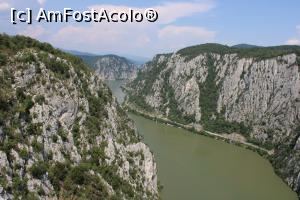 [P11] Parcul Natural Porțile de Fier, Ciucaru Mic în depărtare zona mediană, Cazanele Mari și Muntele Mali Strbac (Serbia) văzute de la al doilea Punct de belvedere, poză mărime naturală » foto by mprofeanu
 - 
<span class="allrVoted glyphicon glyphicon-heart hidden" id="av1191443"></span>
<a class="m-l-10 hidden" id="sv1191443" onclick="voting_Foto_DelVot(,1191443,24578)" role="button">șterge vot <span class="glyphicon glyphicon-remove"></span></a>
<a id="v91191443" class=" c-red"  onclick="voting_Foto_SetVot(1191443)" role="button"><span class="glyphicon glyphicon-heart-empty"></span> <b>LIKE</b> = Votează poza</a> <img class="hidden"  id="f1191443W9" src="/imagini/loader.gif" border="0" /><span class="AjErrMes hidden" id="e1191443ErM"></span>