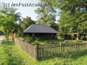 [P15] Gospodărie ucrainiană - Muzeul Satului Bănățean.  » foto by tata123 🔱
 - 
<span class="allrVoted glyphicon glyphicon-heart hidden" id="av812807"></span>
<a class="m-l-10 hidden" id="sv812807" onclick="voting_Foto_DelVot(,812807,24580)" role="button">șterge vot <span class="glyphicon glyphicon-remove"></span></a>
<a id="v9812807" class=" c-red"  onclick="voting_Foto_SetVot(812807)" role="button"><span class="glyphicon glyphicon-heart-empty"></span> <b>LIKE</b> = Votează poza</a> <img class="hidden"  id="f812807W9" src="/imagini/loader.gif" border="0" /><span class="AjErrMes hidden" id="e812807ErM"></span>