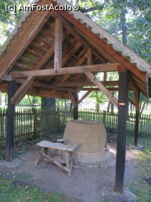 [P03] Cuptorul din curtea olarului - Jupânești, Timiș.  » foto by tata123 🔱
 - 
<span class="allrVoted glyphicon glyphicon-heart hidden" id="av812785"></span>
<a class="m-l-10 hidden" id="sv812785" onclick="voting_Foto_DelVot(,812785,24580)" role="button">șterge vot <span class="glyphicon glyphicon-remove"></span></a>
<a id="v9812785" class=" c-red"  onclick="voting_Foto_SetVot(812785)" role="button"><span class="glyphicon glyphicon-heart-empty"></span> <b>LIKE</b> = Votează poza</a> <img class="hidden"  id="f812785W9" src="/imagini/loader.gif" border="0" /><span class="AjErrMes hidden" id="e812785ErM"></span>