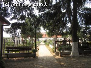[P11] Cimitirul sătesc » foto by Michi
 - 
<span class="allrVoted glyphicon glyphicon-heart hidden" id="av1385053"></span>
<a class="m-l-10 hidden" id="sv1385053" onclick="voting_Foto_DelVot(,1385053,24590)" role="button">șterge vot <span class="glyphicon glyphicon-remove"></span></a>
<a id="v91385053" class=" c-red"  onclick="voting_Foto_SetVot(1385053)" role="button"><span class="glyphicon glyphicon-heart-empty"></span> <b>LIKE</b> = Votează poza</a> <img class="hidden"  id="f1385053W9" src="/imagini/loader.gif" border="0" /><span class="AjErrMes hidden" id="e1385053ErM"></span>