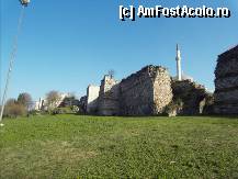 [P37] Privind dinspre Sulukale, inspre Edirnekapı, in interiorul zidurilor se vede Mihrimah Sultan Camii. Zidurile exteriorare au fost complet distruse in aceasta zona. » foto by TraianS
 - 
<span class="allrVoted glyphicon glyphicon-heart hidden" id="av329142"></span>
<a class="m-l-10 hidden" id="sv329142" onclick="voting_Foto_DelVot(,329142,24606)" role="button">șterge vot <span class="glyphicon glyphicon-remove"></span></a>
<a id="v9329142" class=" c-red"  onclick="voting_Foto_SetVot(329142)" role="button"><span class="glyphicon glyphicon-heart-empty"></span> <b>LIKE</b> = Votează poza</a> <img class="hidden"  id="f329142W9" src="/imagini/loader.gif" border="0" /><span class="AjErrMes hidden" id="e329142ErM"></span>