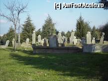 [P47] Un alt cimitir mai vechi cu fel de fel de fesuri. » foto by TraianS
 - 
<span class="allrVoted glyphicon glyphicon-heart hidden" id="av329152"></span>
<a class="m-l-10 hidden" id="sv329152" onclick="voting_Foto_DelVot(,329152,24606)" role="button">șterge vot <span class="glyphicon glyphicon-remove"></span></a>
<a id="v9329152" class=" c-red"  onclick="voting_Foto_SetVot(329152)" role="button"><span class="glyphicon glyphicon-heart-empty"></span> <b>LIKE</b> = Votează poza</a> <img class="hidden"  id="f329152W9" src="/imagini/loader.gif" border="0" /><span class="AjErrMes hidden" id="e329152ErM"></span>
