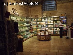 [P35] Magazinul de suveniruri din interiorul Bisericii Mântuitorului din Chora » foto by irinad
 - 
<span class="allrVoted glyphicon glyphicon-heart hidden" id="av715587"></span>
<a class="m-l-10 hidden" id="sv715587" onclick="voting_Foto_DelVot(,715587,24606)" role="button">șterge vot <span class="glyphicon glyphicon-remove"></span></a>
<a id="v9715587" class=" c-red"  onclick="voting_Foto_SetVot(715587)" role="button"><span class="glyphicon glyphicon-heart-empty"></span> <b>LIKE</b> = Votează poza</a> <img class="hidden"  id="f715587W9" src="/imagini/loader.gif" border="0" /><span class="AjErrMes hidden" id="e715587ErM"></span>