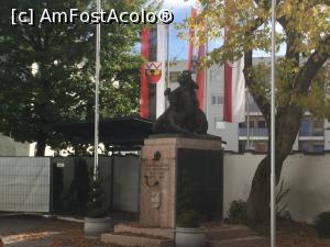 [P31] Wörgl - Un monument dedicat eroilor cazuti in cele doua razboaie mondiale si care se afla in curtea bisericii (nu am avut acces deoarece aici se faceau niste lucrari si locul era imprejmuit)  » foto by mishu
 - 
<span class="allrVoted glyphicon glyphicon-heart hidden" id="av1034092"></span>
<a class="m-l-10 hidden" id="sv1034092" onclick="voting_Foto_DelVot(,1034092,24611)" role="button">șterge vot <span class="glyphicon glyphicon-remove"></span></a>
<a id="v91034092" class=" c-red"  onclick="voting_Foto_SetVot(1034092)" role="button"><span class="glyphicon glyphicon-heart-empty"></span> <b>LIKE</b> = Votează poza</a> <img class="hidden"  id="f1034092W9" src="/imagini/loader.gif" border="0" /><span class="AjErrMes hidden" id="e1034092ErM"></span>