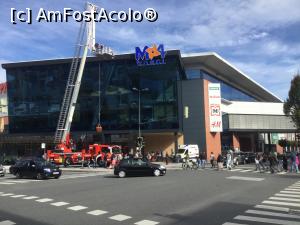 [P41] Wörgl - Si marele lor Mall, iar afara nu are loc o interventie, ci o prezentare a echipamentelor de interventie » foto by mishu
 - 
<span class="allrVoted glyphicon glyphicon-heart hidden" id="av1034102"></span>
<a class="m-l-10 hidden" id="sv1034102" onclick="voting_Foto_DelVot(,1034102,24611)" role="button">șterge vot <span class="glyphicon glyphicon-remove"></span></a>
<a id="v91034102" class=" c-red"  onclick="voting_Foto_SetVot(1034102)" role="button"><span class="glyphicon glyphicon-heart-empty"></span> <b>LIKE</b> = Votează poza</a> <img class="hidden"  id="f1034102W9" src="/imagini/loader.gif" border="0" /><span class="AjErrMes hidden" id="e1034102ErM"></span>