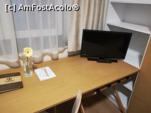 [P13] Televizorul din camera si brosura despre hotel.  » foto by nelu73
 - 
<span class="allrVoted glyphicon glyphicon-heart hidden" id="av1035292"></span>
<a class="m-l-10 hidden" id="sv1035292" onclick="voting_Foto_DelVot(,1035292,24623)" role="button">șterge vot <span class="glyphicon glyphicon-remove"></span></a>
<a id="v91035292" class=" c-red"  onclick="voting_Foto_SetVot(1035292)" role="button"><span class="glyphicon glyphicon-heart-empty"></span> <b>LIKE</b> = Votează poza</a> <img class="hidden"  id="f1035292W9" src="/imagini/loader.gif" border="0" /><span class="AjErrMes hidden" id="e1035292ErM"></span>