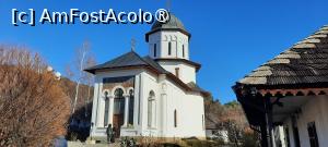 [P12] Mănăstirea Văleni, Argeș, Biserica Sfânta Treime din alt unghi » foto by mprofeanu
 - 
<span class="allrVoted glyphicon glyphicon-heart hidden" id="av1464908"></span>
<a class="m-l-10 hidden" id="sv1464908" onclick="voting_Foto_DelVot(,1464908,24636)" role="button">șterge vot <span class="glyphicon glyphicon-remove"></span></a>
<a id="v91464908" class=" c-red"  onclick="voting_Foto_SetVot(1464908)" role="button"><span class="glyphicon glyphicon-heart-empty"></span> <b>LIKE</b> = Votează poza</a> <img class="hidden"  id="f1464908W9" src="/imagini/loader.gif" border="0" /><span class="AjErrMes hidden" id="e1464908ErM"></span>