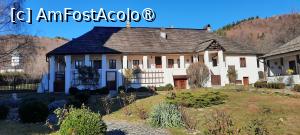 [P20] Mănăstirea Văleni, Argeș, Frumoasele case monahale din spate și din partea stângă a bisericii » foto by mprofeanu
 - 
<span class="allrVoted glyphicon glyphicon-heart hidden" id="av1464916"></span>
<a class="m-l-10 hidden" id="sv1464916" onclick="voting_Foto_DelVot(,1464916,24636)" role="button">șterge vot <span class="glyphicon glyphicon-remove"></span></a>
<a id="v91464916" class=" c-red"  onclick="voting_Foto_SetVot(1464916)" role="button"><span class="glyphicon glyphicon-heart-empty"></span> <b>LIKE</b> = Votează poza</a> <img class="hidden"  id="f1464916W9" src="/imagini/loader.gif" border="0" /><span class="AjErrMes hidden" id="e1464916ErM"></span>