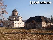 [P35] Biserica Domnească Sfântul Nicolae , Curtea de Argeș, alături de turnul restaurat al porții » foto by mariana.olaru
 - 
<span class="allrVoted glyphicon glyphicon-heart hidden" id="av281018"></span>
<a class="m-l-10 hidden" id="sv281018" onclick="voting_Foto_DelVot(,281018,24639)" role="button">șterge vot <span class="glyphicon glyphicon-remove"></span></a>
<a id="v9281018" class=" c-red"  onclick="voting_Foto_SetVot(281018)" role="button"><span class="glyphicon glyphicon-heart-empty"></span> <b>LIKE</b> = Votează poza</a> <img class="hidden"  id="f281018W9" src="/imagini/loader.gif" border="0" /><span class="AjErrMes hidden" id="e281018ErM"></span>