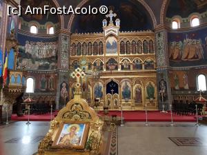 [P08] Iconostasul, iar in prim plan icoana Sfantului Antonie.  » foto by iulian68
 - 
<span class="allrVoted glyphicon glyphicon-heart hidden" id="av1036886"></span>
<a class="m-l-10 hidden" id="sv1036886" onclick="voting_Foto_DelVot(,1036886,24643)" role="button">șterge vot <span class="glyphicon glyphicon-remove"></span></a>
<a id="v91036886" class=" c-red"  onclick="voting_Foto_SetVot(1036886)" role="button"><span class="glyphicon glyphicon-heart-empty"></span> <b>LIKE</b> = Votează poza</a> <img class="hidden"  id="f1036886W9" src="/imagini/loader.gif" border="0" /><span class="AjErrMes hidden" id="e1036886ErM"></span>