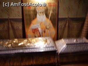 [P09] Racla cu ramasitele episcopului Andrei Saguna, pe podiumul din partea dreapta cum intrati.  » foto by iulian68
 - 
<span class="allrVoted glyphicon glyphicon-heart hidden" id="av1036888"></span>
<a class="m-l-10 hidden" id="sv1036888" onclick="voting_Foto_DelVot(,1036888,24643)" role="button">șterge vot <span class="glyphicon glyphicon-remove"></span></a>
<a id="v91036888" class=" c-red"  onclick="voting_Foto_SetVot(1036888)" role="button"><span class="glyphicon glyphicon-heart-empty"></span> <b>LIKE</b> = Votează poza</a> <img class="hidden"  id="f1036888W9" src="/imagini/loader.gif" border="0" /><span class="AjErrMes hidden" id="e1036888ErM"></span>