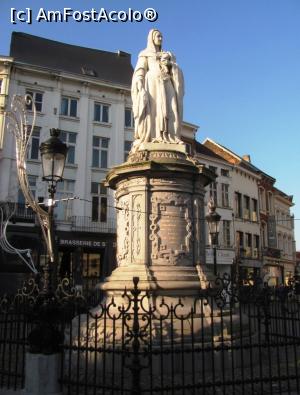 [P17] Statuia Margaretei de Austria » foto by Radu Tudoran
 - 
<span class="allrVoted glyphicon glyphicon-heart hidden" id="av1037782"></span>
<a class="m-l-10 hidden" id="sv1037782" onclick="voting_Foto_DelVot(,1037782,24653)" role="button">șterge vot <span class="glyphicon glyphicon-remove"></span></a>
<a id="v91037782" class=" c-red"  onclick="voting_Foto_SetVot(1037782)" role="button"><span class="glyphicon glyphicon-heart-empty"></span> <b>LIKE</b> = Votează poza</a> <img class="hidden"  id="f1037782W9" src="/imagini/loader.gif" border="0" /><span class="AjErrMes hidden" id="e1037782ErM"></span>