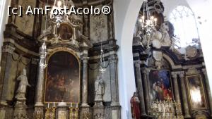 [P27] Biserica Sfintilor Ioan. In dreapta este tripticul 'Adoratia Magilor', apartinand lui Rubens » foto by Radu Tudoran
 - 
<span class="allrVoted glyphicon glyphicon-heart hidden" id="av1037792"></span>
<a class="m-l-10 hidden" id="sv1037792" onclick="voting_Foto_DelVot(,1037792,24653)" role="button">șterge vot <span class="glyphicon glyphicon-remove"></span></a>
<a id="v91037792" class=" c-red"  onclick="voting_Foto_SetVot(1037792)" role="button"><span class="glyphicon glyphicon-heart-empty"></span> <b>LIKE</b> = Votează poza</a> <img class="hidden"  id="f1037792W9" src="/imagini/loader.gif" border="0" /><span class="AjErrMes hidden" id="e1037792ErM"></span>