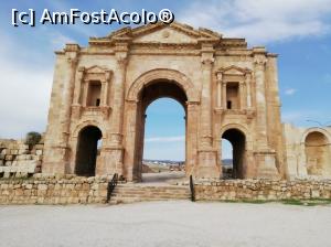 [P09] Jerash - Poarta lui Hadrian » foto by Marius 72
 - 
<span class="allrVoted glyphicon glyphicon-heart hidden" id="av1150957"></span>
<a class="m-l-10 hidden" id="sv1150957" onclick="voting_Foto_DelVot(,1150957,24654)" role="button">șterge vot <span class="glyphicon glyphicon-remove"></span></a>
<a id="v91150957" class=" c-red"  onclick="voting_Foto_SetVot(1150957)" role="button"><span class="glyphicon glyphicon-heart-empty"></span> <b>LIKE</b> = Votează poza</a> <img class="hidden"  id="f1150957W9" src="/imagini/loader.gif" border="0" /><span class="AjErrMes hidden" id="e1150957ErM"></span>