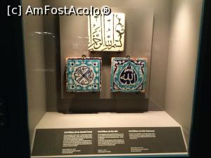 [P25] Muzeul 5 continente - Caligrafie orientala » foto by mishu
 - 
<span class="allrVoted glyphicon glyphicon-heart hidden" id="av1039606"></span>
<a class="m-l-10 hidden" id="sv1039606" onclick="voting_Foto_DelVot(,1039606,24660)" role="button">șterge vot <span class="glyphicon glyphicon-remove"></span></a>
<a id="v91039606" class=" c-red"  onclick="voting_Foto_SetVot(1039606)" role="button"><span class="glyphicon glyphicon-heart-empty"></span> <b>LIKE</b> = Votează poza</a> <img class="hidden"  id="f1039606W9" src="/imagini/loader.gif" border="0" /><span class="AjErrMes hidden" id="e1039606ErM"></span>
