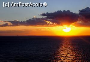 [P21] Apusul la Capo Vaticano - în fundal insulele Eolie » foto by BOGDAN DSN
 - 
<span class="allrVoted glyphicon glyphicon-heart hidden" id="av1036401"></span>
<a class="m-l-10 hidden" id="sv1036401" onclick="voting_Foto_DelVot(,1036401,24677)" role="button">șterge vot <span class="glyphicon glyphicon-remove"></span></a>
<a id="v91036401" class=" c-red"  onclick="voting_Foto_SetVot(1036401)" role="button"><span class="glyphicon glyphicon-heart-empty"></span> <b>LIKE</b> = Votează poza</a> <img class="hidden"  id="f1036401W9" src="/imagini/loader.gif" border="0" /><span class="AjErrMes hidden" id="e1036401ErM"></span>