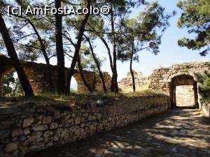 [P43] Castelul de sus, intrarea principală.  » foto by maryka
 - 
<span class="allrVoted glyphicon glyphicon-heart hidden" id="av1002418"></span>
<a class="m-l-10 hidden" id="sv1002418" onclick="voting_Foto_DelVot(,1002418,24680)" role="button">șterge vot <span class="glyphicon glyphicon-remove"></span></a>
<a id="v91002418" class=" c-red"  onclick="voting_Foto_SetVot(1002418)" role="button"><span class="glyphicon glyphicon-heart-empty"></span> <b>LIKE</b> = Votează poza</a> <img class="hidden"  id="f1002418W9" src="/imagini/loader.gif" border="0" /><span class="AjErrMes hidden" id="e1002418ErM"></span>