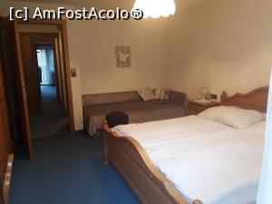 [P13] Apartamentul simetric, cu o ușă pe hol care putea delimita cele două camere.  » foto by Aurici
 - 
<span class="allrVoted glyphicon glyphicon-heart hidden" id="av1040747"></span>
<a class="m-l-10 hidden" id="sv1040747" onclick="voting_Foto_DelVot(,1040747,24690)" role="button">șterge vot <span class="glyphicon glyphicon-remove"></span></a>
<a id="v91040747" class=" c-red"  onclick="voting_Foto_SetVot(1040747)" role="button"><span class="glyphicon glyphicon-heart-empty"></span> <b>LIKE</b> = Votează poza</a> <img class="hidden"  id="f1040747W9" src="/imagini/loader.gif" border="0" /><span class="AjErrMes hidden" id="e1040747ErM"></span>
