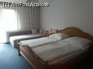 [P08] Camerele identice cu pat dublu și canapea.  » foto by Aurici
 - 
<span class="allrVoted glyphicon glyphicon-heart hidden" id="av1040742"></span>
<a class="m-l-10 hidden" id="sv1040742" onclick="voting_Foto_DelVot(,1040742,24690)" role="button">șterge vot <span class="glyphicon glyphicon-remove"></span></a>
<a id="v91040742" class=" c-red"  onclick="voting_Foto_SetVot(1040742)" role="button"><span class="glyphicon glyphicon-heart-empty"></span> <b>LIKE</b> = Votează poza</a> <img class="hidden"  id="f1040742W9" src="/imagini/loader.gif" border="0" /><span class="AjErrMes hidden" id="e1040742ErM"></span>