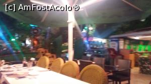 [P06] Mese şi barul din restaurantul Gulf, Eilat » foto by irinad
 - 
<span class="allrVoted glyphicon glyphicon-heart hidden" id="av1041861"></span>
<a class="m-l-10 hidden" id="sv1041861" onclick="voting_Foto_DelVot(,1041861,24705)" role="button">șterge vot <span class="glyphicon glyphicon-remove"></span></a>
<a id="v91041861" class=" c-red"  onclick="voting_Foto_SetVot(1041861)" role="button"><span class="glyphicon glyphicon-heart-empty"></span> <b>LIKE</b> = Votează poza</a> <img class="hidden"  id="f1041861W9" src="/imagini/loader.gif" border="0" /><span class="AjErrMes hidden" id="e1041861ErM"></span>