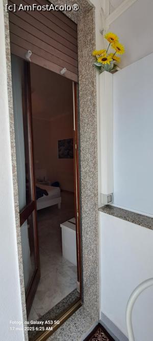 [P23] B&B Olympus Room, ușa dinspre cameră către balcon » foto by irinad
 - 
<span class="allrVoted glyphicon glyphicon-heart hidden" id="av1522251"></span>
<a class="m-l-10 hidden" id="sv1522251" onclick="voting_Foto_DelVot(,1522251,24710)" role="button">șterge vot <span class="glyphicon glyphicon-remove"></span></a>
<a id="v91522251" class=" c-red"  onclick="voting_Foto_SetVot(1522251)" role="button"><span class="glyphicon glyphicon-heart-empty"></span> <b>LIKE</b> = Votează poza</a> <img class="hidden"  id="f1522251W9" src="/imagini/loader.gif" border="0" /><span class="AjErrMes hidden" id="e1522251ErM"></span>