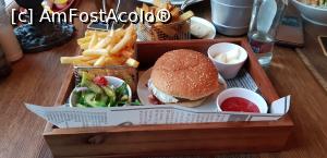 [P14] l'Auberge Damhotel<p> American Burger » foto by scotty
 - 
<span class="allrVoted glyphicon glyphicon-heart hidden" id="av1045353"></span>
<a class="m-l-10 hidden" id="sv1045353" onclick="voting_Foto_DelVot(,1045353,24740)" role="button">șterge vot <span class="glyphicon glyphicon-remove"></span></a>
<a id="v91045353" class=" c-red"  onclick="voting_Foto_SetVot(1045353)" role="button"><span class="glyphicon glyphicon-heart-empty"></span> <b>LIKE</b> = Votează poza</a> <img class="hidden"  id="f1045353W9" src="/imagini/loader.gif" border="0" /><span class="AjErrMes hidden" id="e1045353ErM"></span>