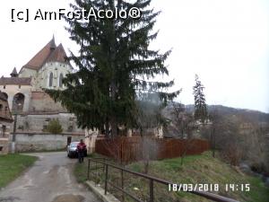 [P04] Cetatea, pensiunea și pârâiașul ce străbate satul Biertan » foto by Alina53
 - 
<span class="allrVoted glyphicon glyphicon-heart hidden" id="av1051857"></span>
<a class="m-l-10 hidden" id="sv1051857" onclick="voting_Foto_DelVot(,1051857,24837)" role="button">șterge vot <span class="glyphicon glyphicon-remove"></span></a>
<a id="v91051857" class=" c-red"  onclick="voting_Foto_SetVot(1051857)" role="button"><span class="glyphicon glyphicon-heart-empty"></span> <b>LIKE</b> = Votează poza</a> <img class="hidden"  id="f1051857W9" src="/imagini/loader.gif" border="0" /><span class="AjErrMes hidden" id="e1051857ErM"></span>